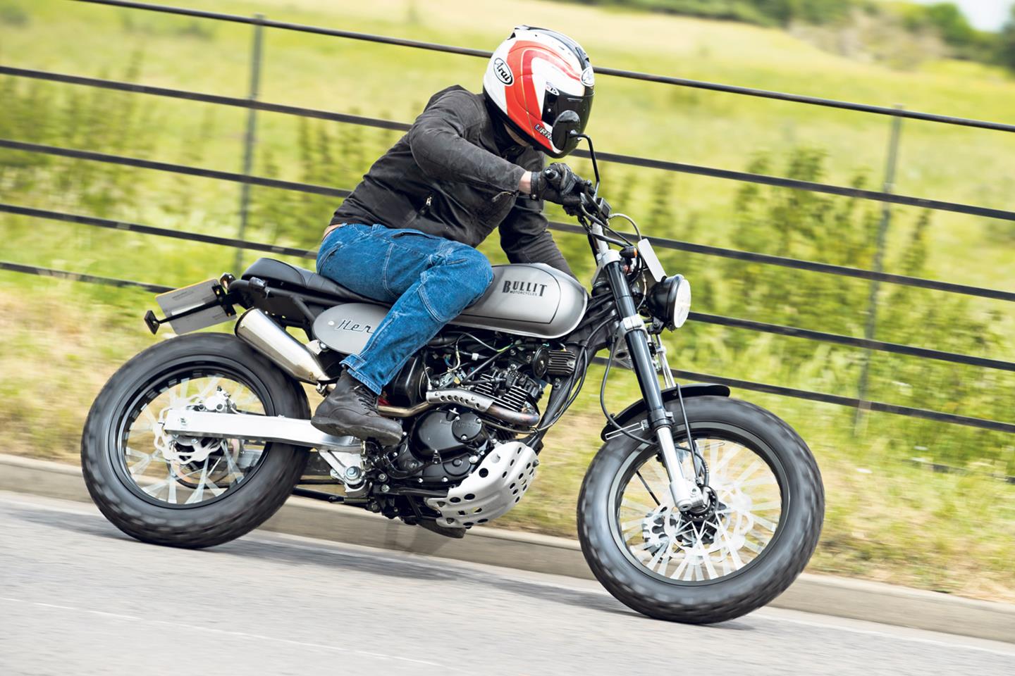 Bullit hero deals 125 scrambler