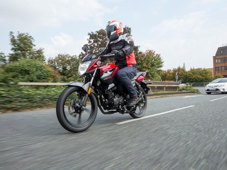 Yamaha YS125 on the road