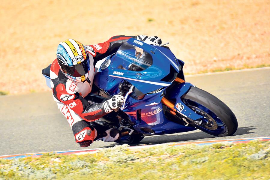 The Yamaha YZF-R6 on Cadwell Park