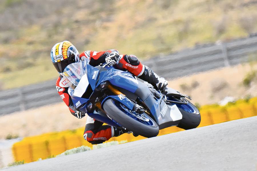 Yamaha YZF-R6 ridden on track with knee down