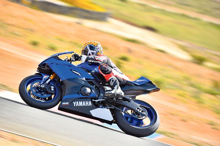 Yamaha YZF-R6 handles brilliantly