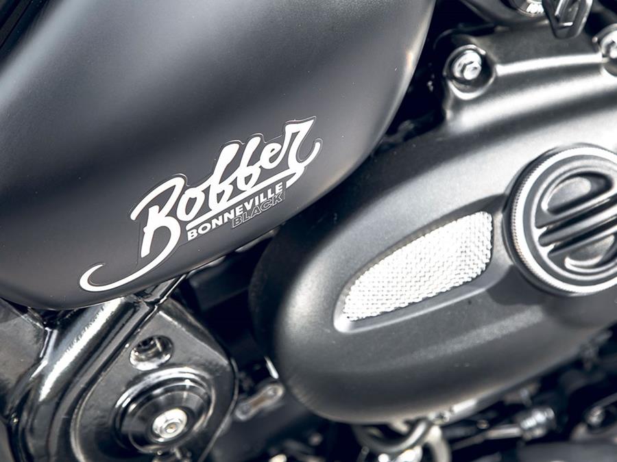 Triumph Bonneville Bobber Black engine 