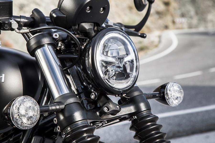 Triumph Bobber Black headlight