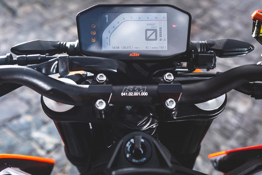 KTM 790 Duke TFT screen