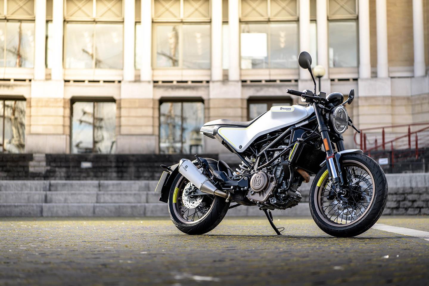 Husqvarna vitpilen 401 top deals speed in km