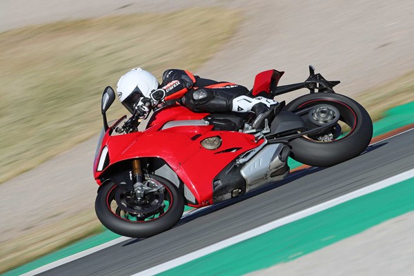 DUCATI PANIGALE V4S (2018-2019) Review | Specs & Prices