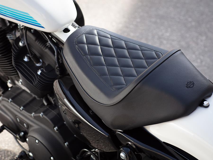 Harley-Davidson Sportster 1200 Iron seat