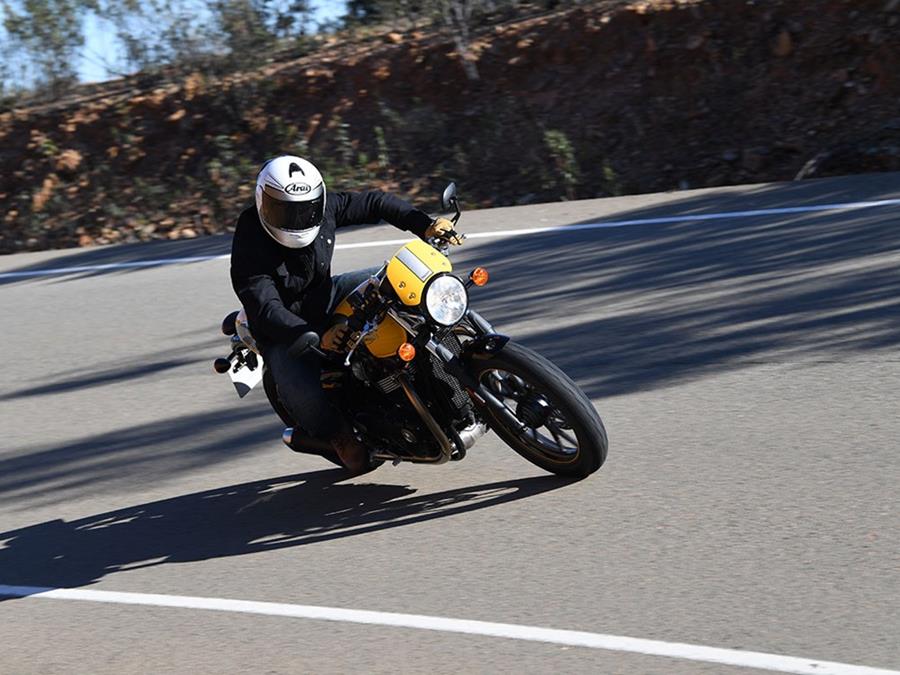 Riding the Triumph Street Cup