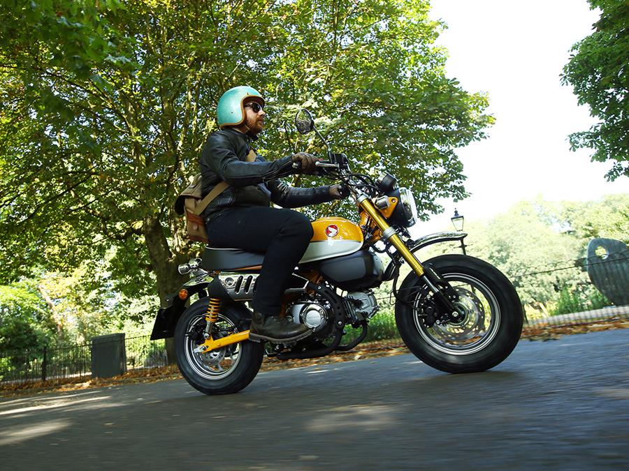 MCN's Gibbons rides the Honda Monkey