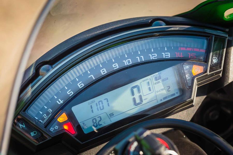 Kawasaki ZX-10R dash