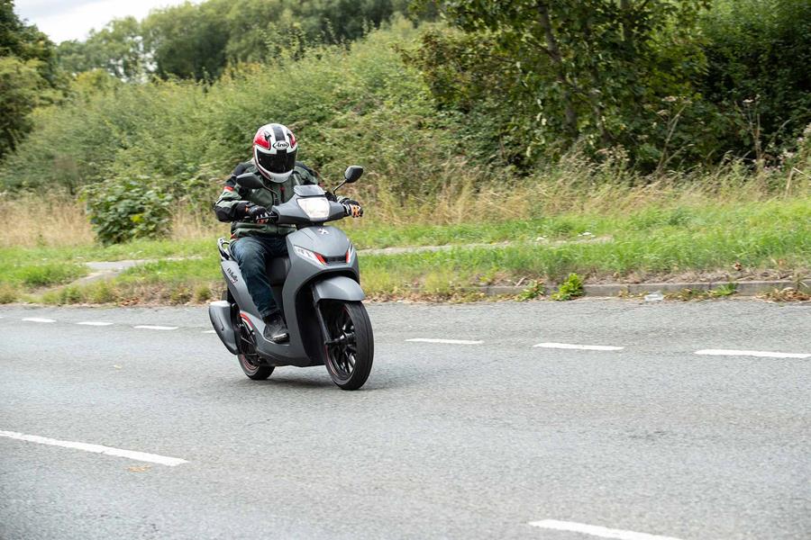 MCN's Dan tests the 125 scoot