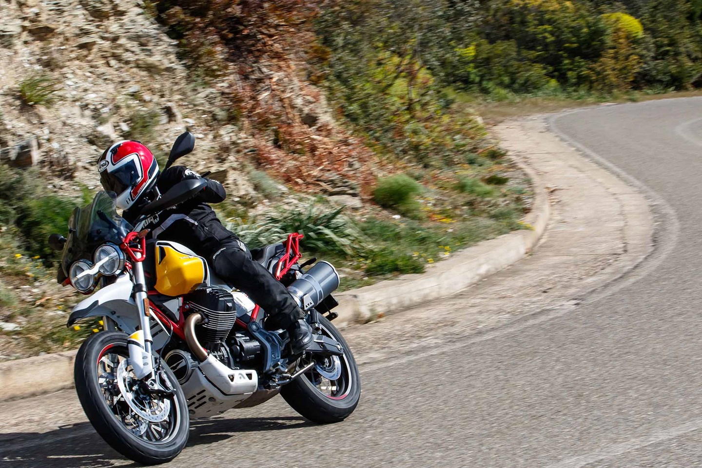 Moto Guzzi V85 TT 850: price, consumption, colors