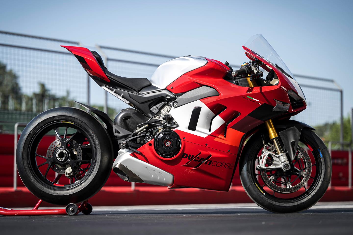 Ducati panigale deals v4 r carbon