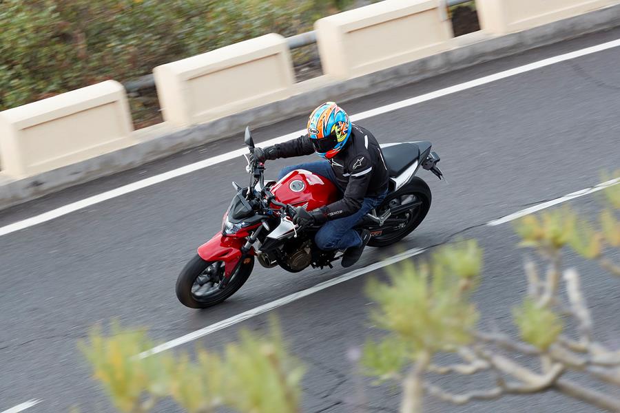 Cornering quickly on the Honda CB500F