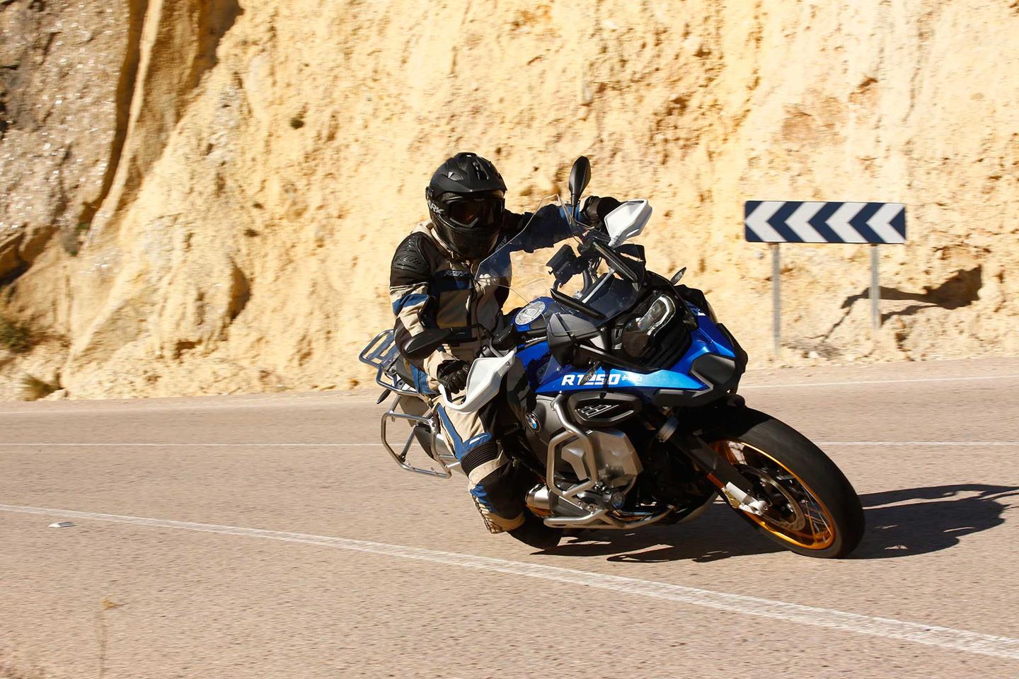 BMW R1250GS ADVENTURE (2019 - on) Review