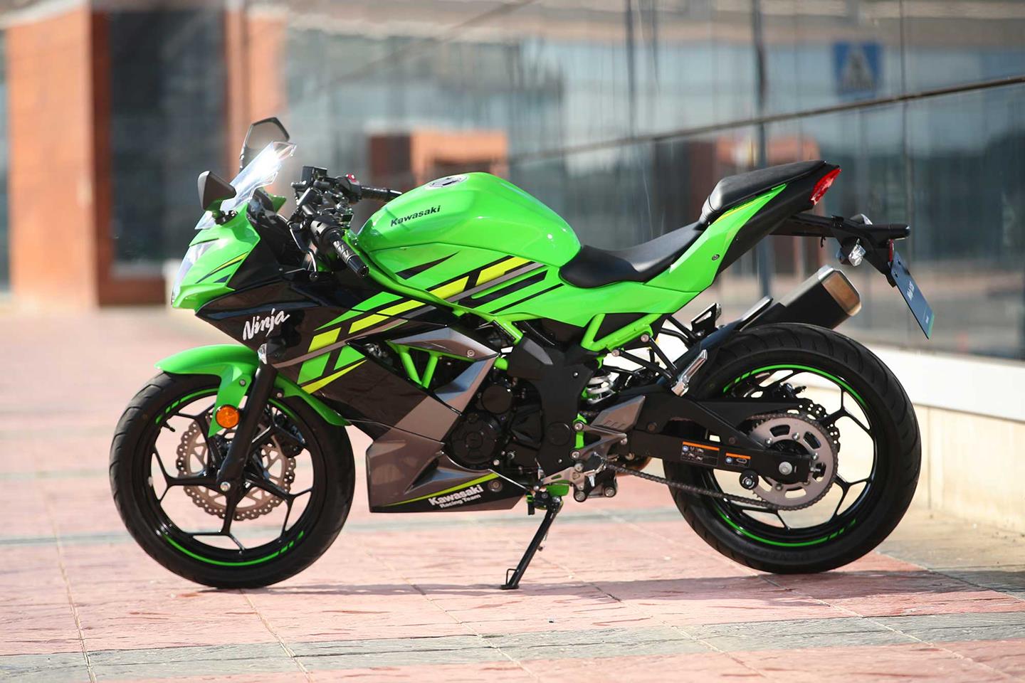 Kawasaki ninja 125 clearance price