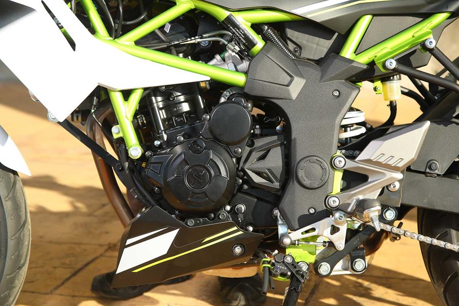 2019 Kawasaki Z125 engine