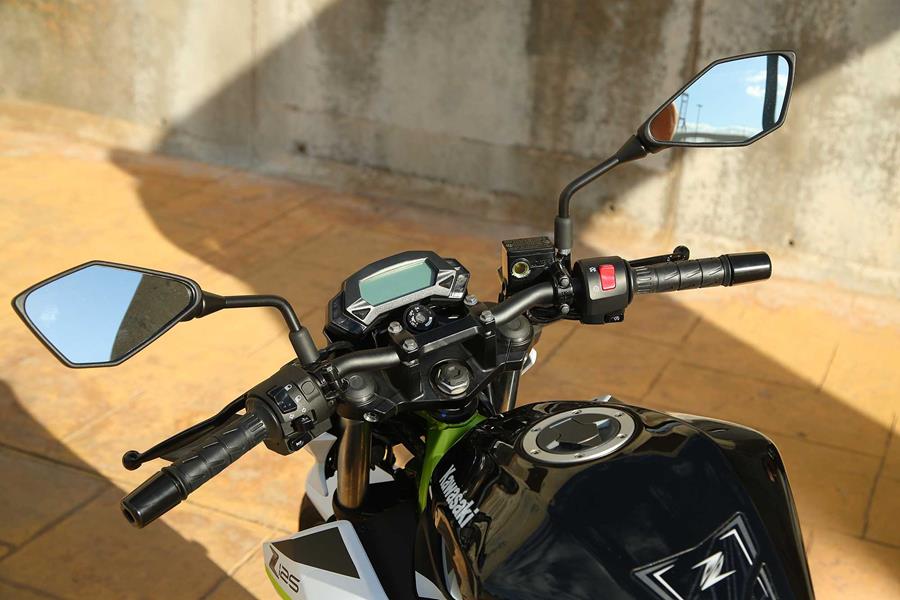 2019 Kawasaki Z125 handlebars