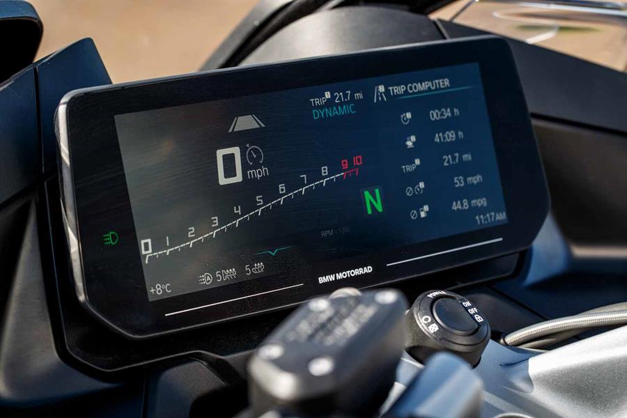 2021 BMW R1250RT dash