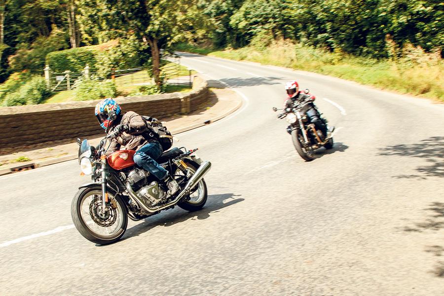 Triumph Street Twin vs Royal Enfield Interceptor 650