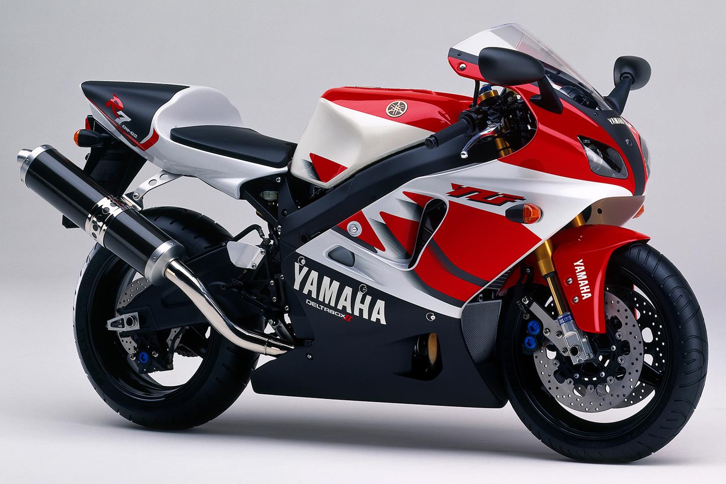 Classic or crusher? Yamaha YZF-R7 OW02