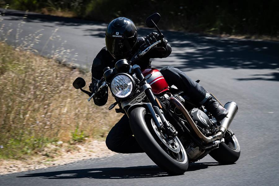 Cornering on the Triumph Speed Twin