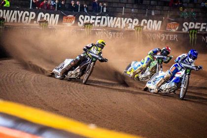 Woffinden (left) attempted an outside burst on Nicki Pedersen in the final but couldn't make it work. Photo: Andi Gordon/Monster