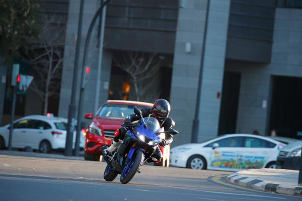 The 2019-on YZF-R125 in action in Valencia