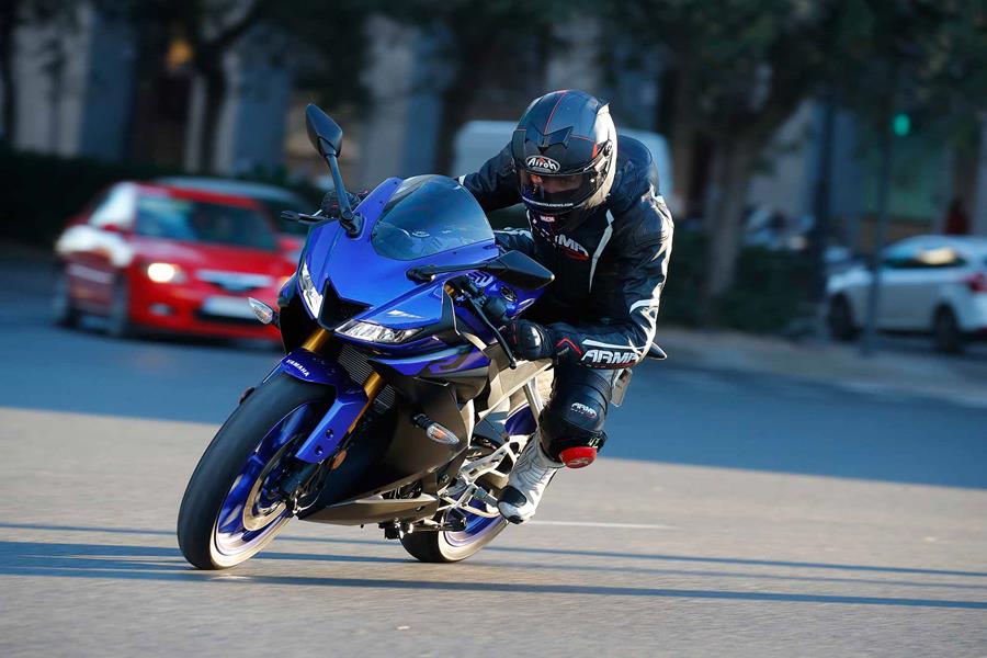 Cornering on the Yamaha YZF-R125