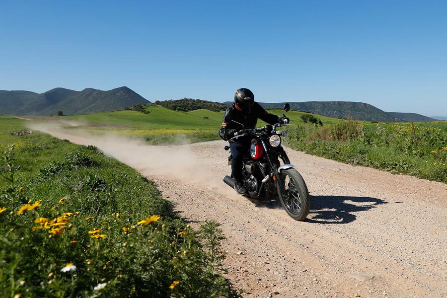 Yamaha SCR950 gravel