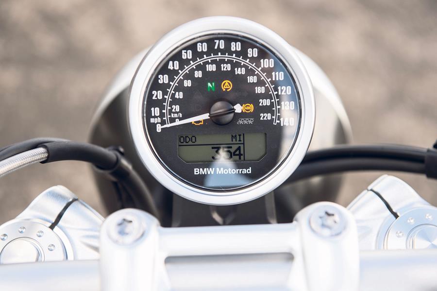 The R nineT Pure gets a single clock and no rev counter