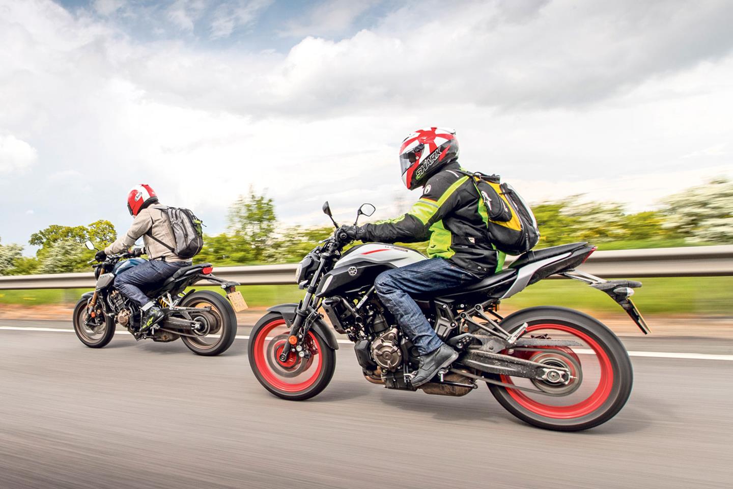 Yamaha mt deals 07 honda cb650r