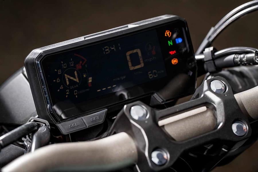 The updated dash on the 2021 CB650R is poor