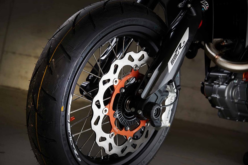 KTM 690 SMC R Review (2021)