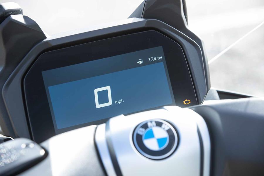 The BMW C400GT gets a TFT dash