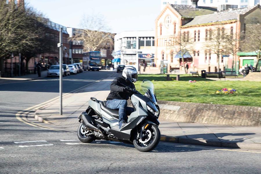 Cornering on the BMW C400GT