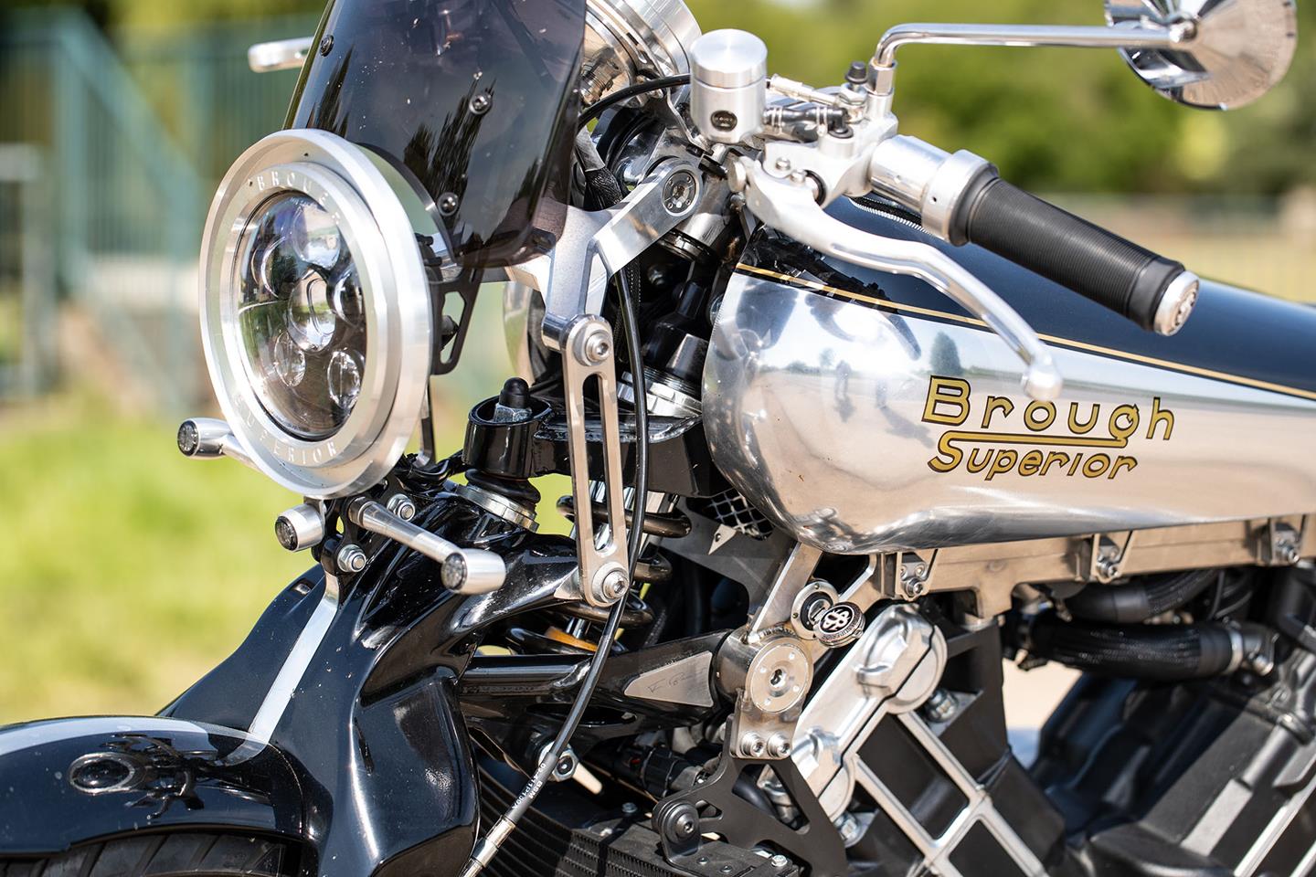 BROUGH SUPERIOR SS100 2018 on Review