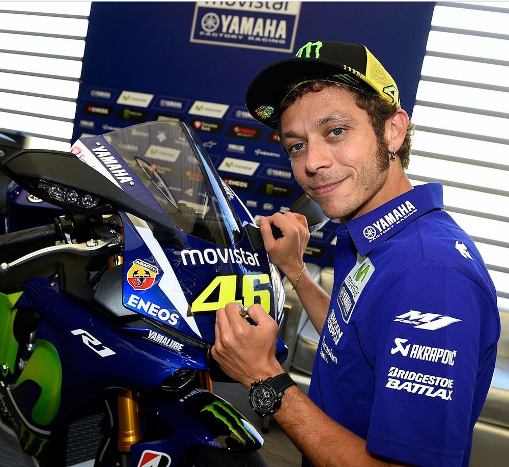 Yamaha R1 signed by Valentino up for |
