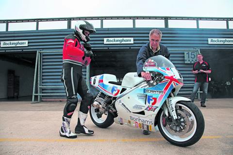 Classic TT Rotaries: Dunlop rides a TT Norton