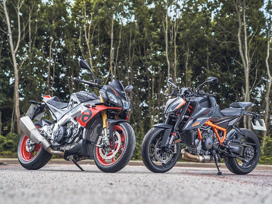 Aprilia Tuono V4 1100 Factory vs KTM 1290 Super Duke R