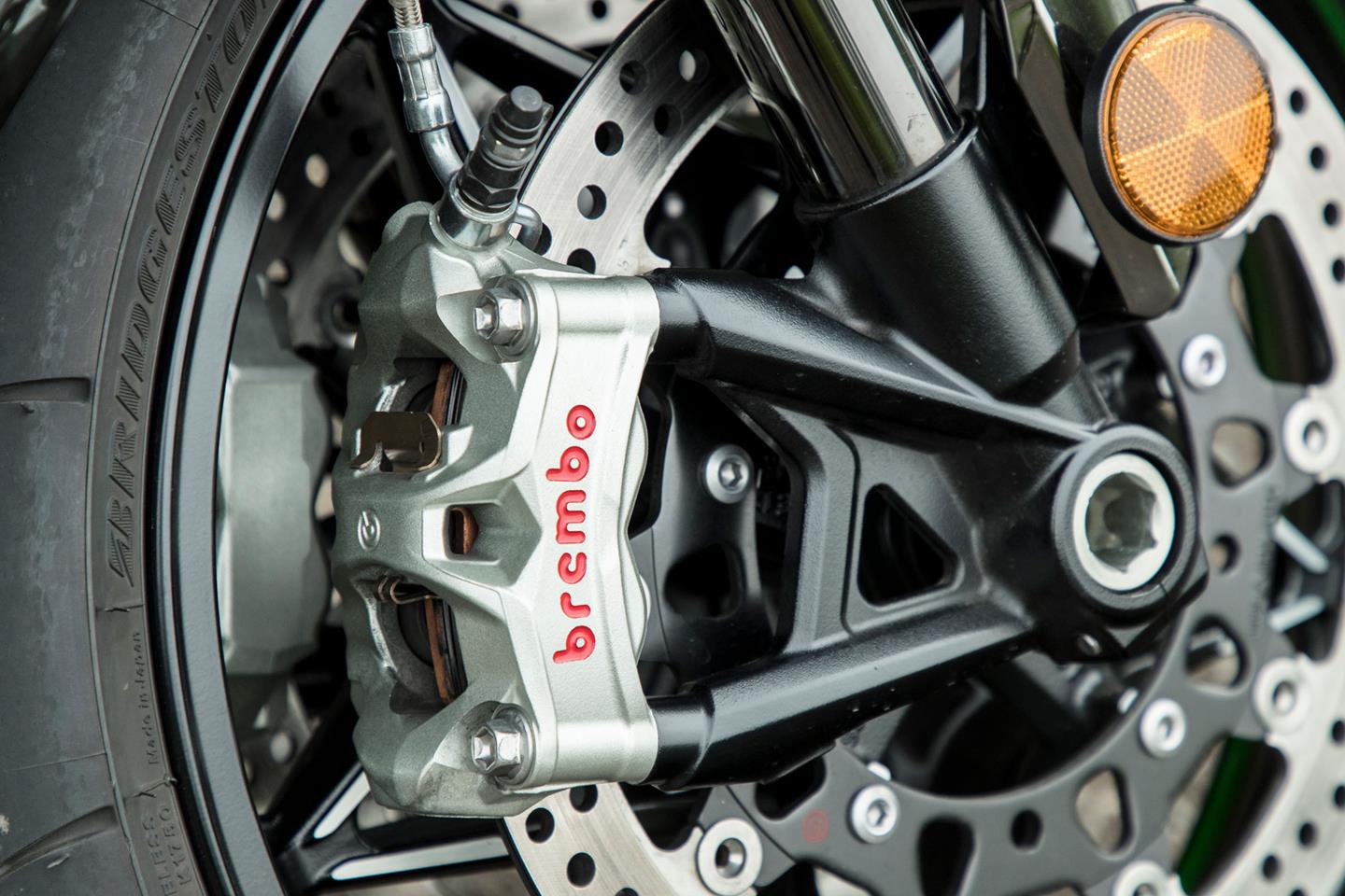 Kawasaki Ninja H2 2015 brembo ブレーキキャリパー 2019 Kawasaki Ninja H2 review: drag racer sports bike