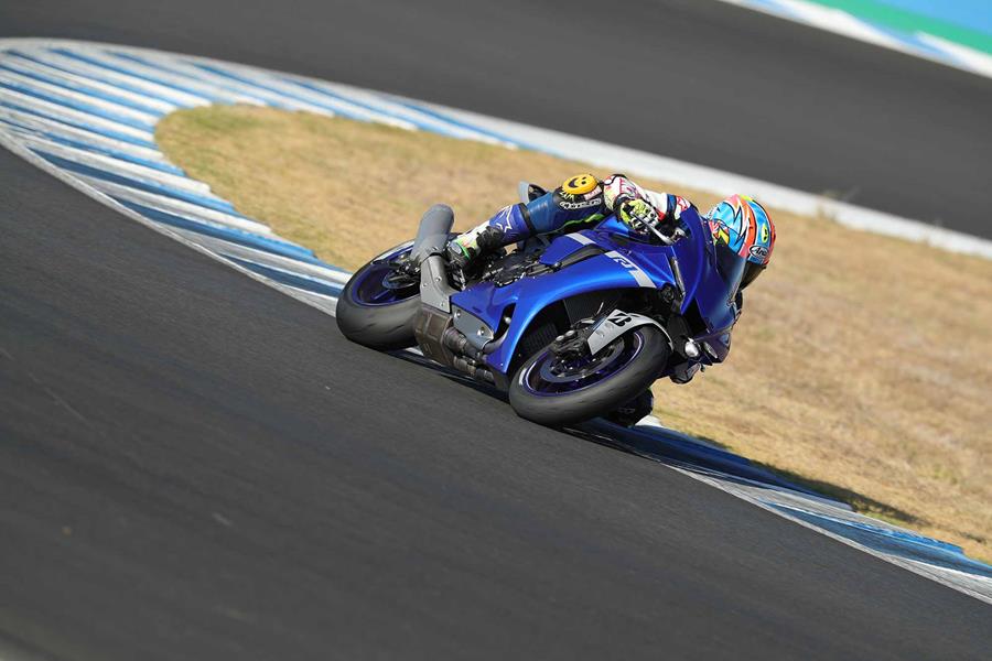 2020 Yamaha R1 cornering quickly on track