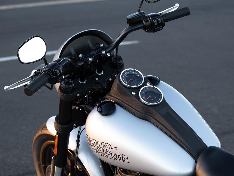 Strange clocks on the Harley-Davidson Low Rider S