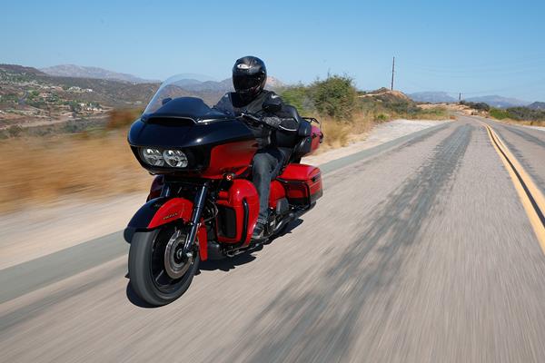 Harley-Davidson Road Glide Limited riding