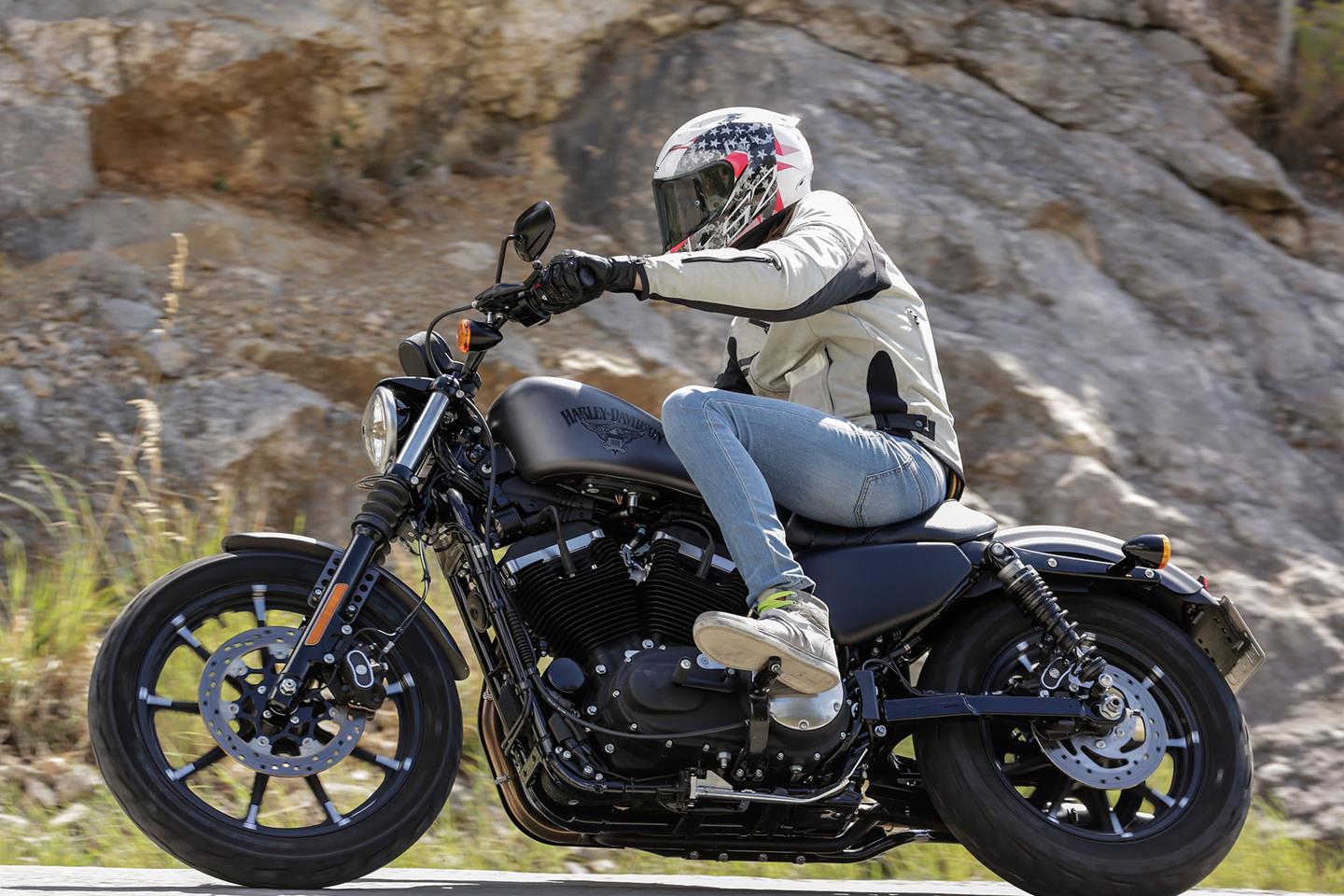 Harley Davidson Sportster 883 Iron 2015 2021 review