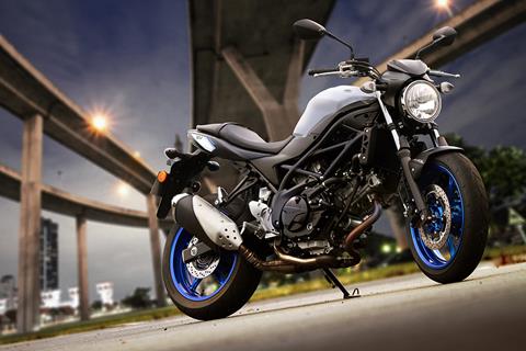 MILAN SHOW: Suzuki strip SV650 naked