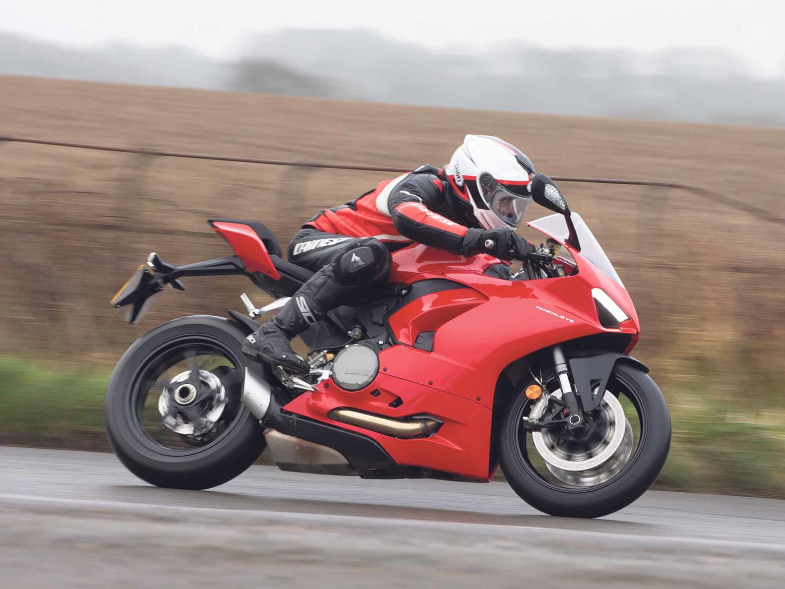 DUCATI PANIGALE V2 (2020 - on) Review | MCN