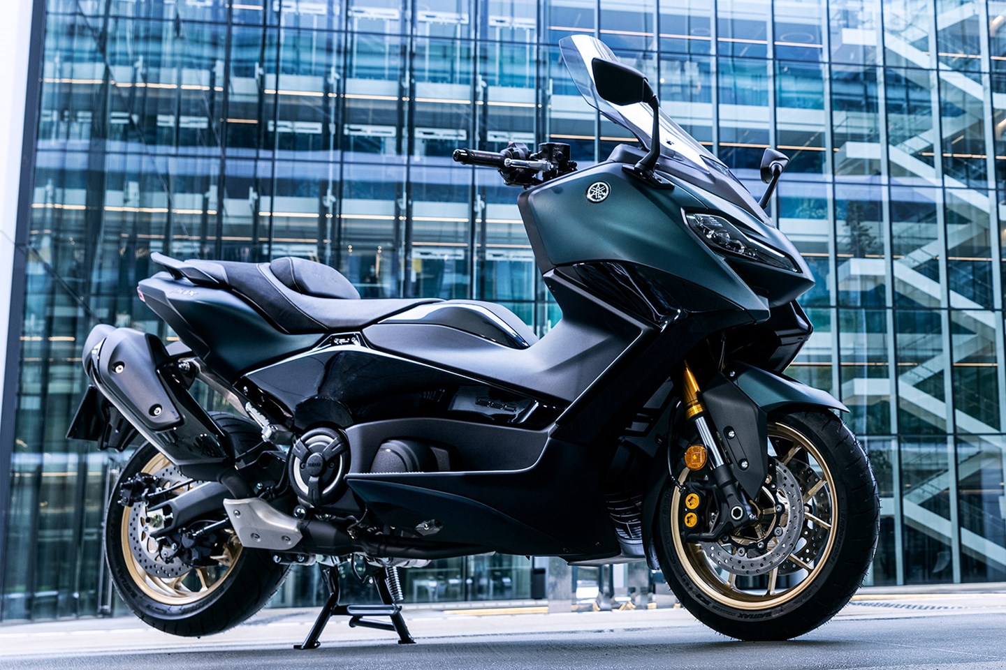 2022 Yamaha TMax 560 review: maxi-scoot is faster than ever