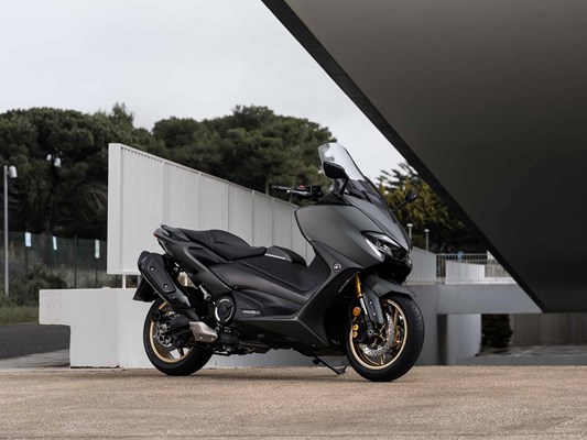 2022 Yamaha TMax 560 review: maxi-scoot is faster than ever