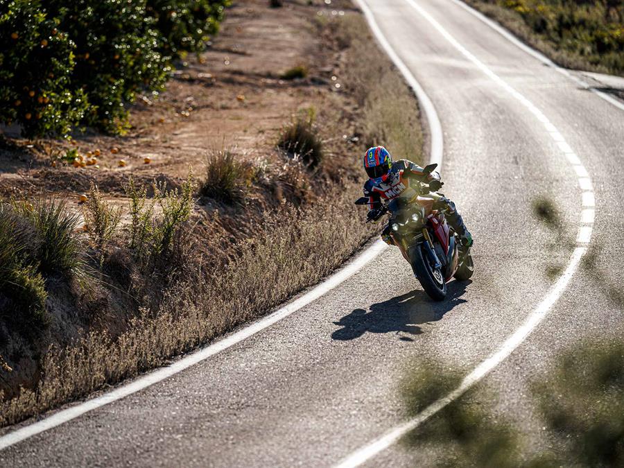 Cornering on the Energica Eva Ribelle